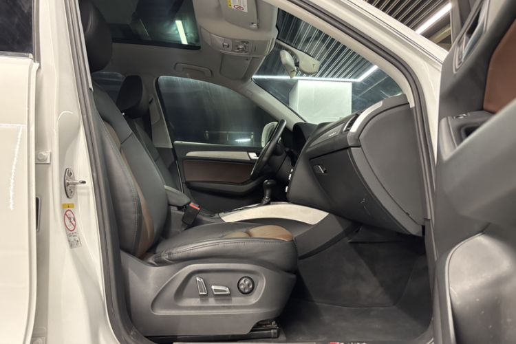 Used Audi Q5 2017 Plus 40 TFSI Ambition Model
