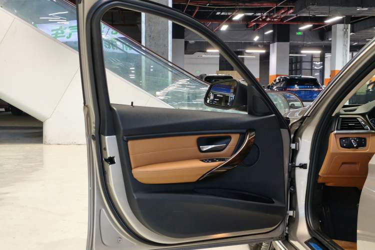 Used BMW 3 Series 2015 320Li Luxury Design Package
