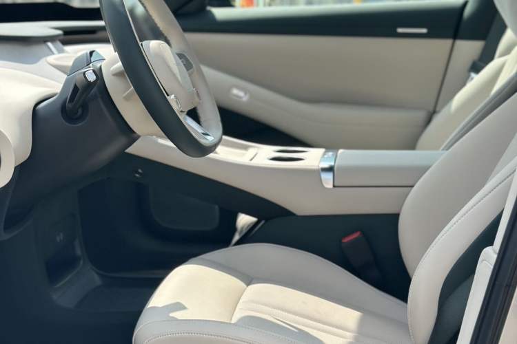 Used  YU7 2025 Ultra-Long Range All-Wheel Drive Pro Version
