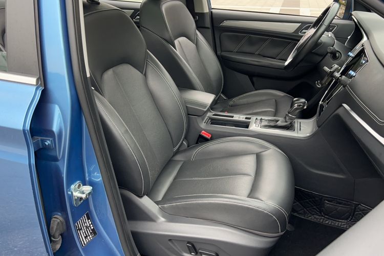 Used Roewe RX5 2016 20T Two-Wheel Drive Automatic Internet Smart Edition
