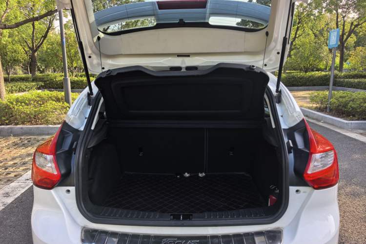 Used Ford Focus 2012 Hatchback 2.0L Automatic Luxury Sport Model