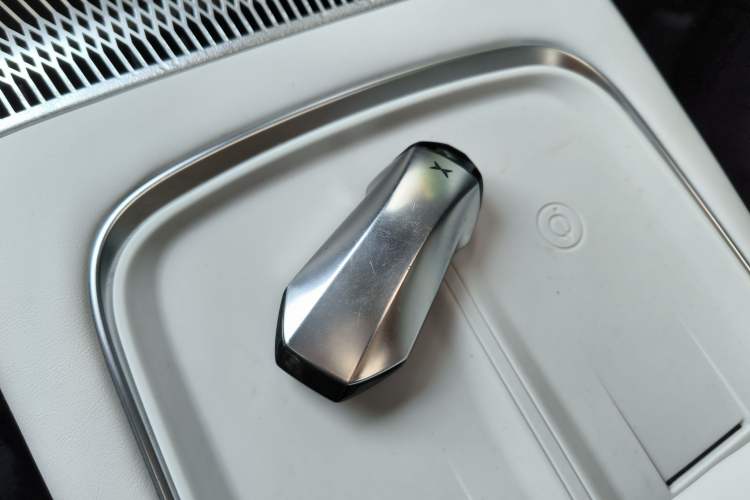 Used XPeng X9 2024 702 Ultra-Long Range Pro
