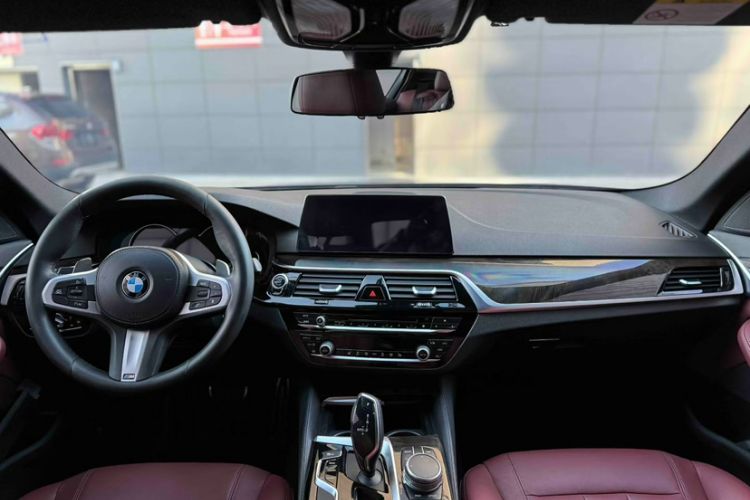 Used BMW 5 Series 2018 Restyled 530Li Leading Edition M Sport Package
