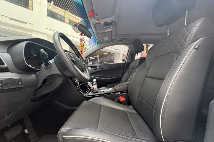 Used Hyundai Tucson 2019 280TGDi Dual-Clutch Two-Wheel Drive Fashion Edition China VI Standard