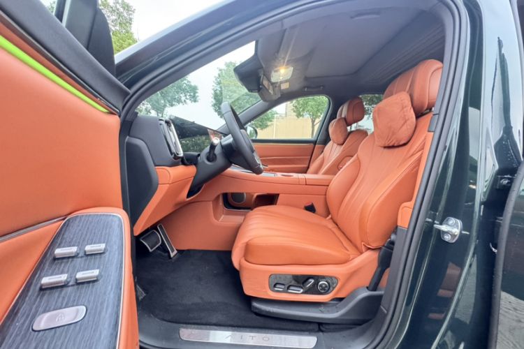 Used Hima AITO M8 2025 Extended-Range Ultra Version 53.4 kWh 6-Seater Edition
