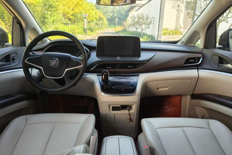 Used Buick GL8 2023 Land Executive Class Comfort Model
