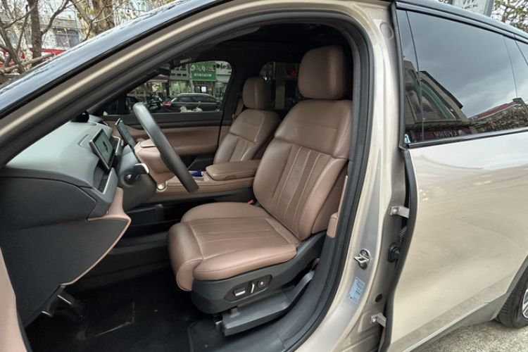 Used Nio ES8 2023 75 kWh Executive Edition
