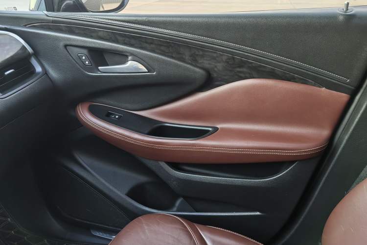 Used Buick Envision 2015 20T Two-Wheel-Drive Elite Model
