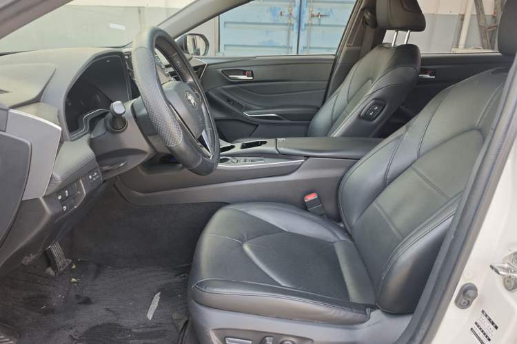 Used Toyota Avalon 2019 Dual-Engine 2.5L Luxury Edition China VI Standard
