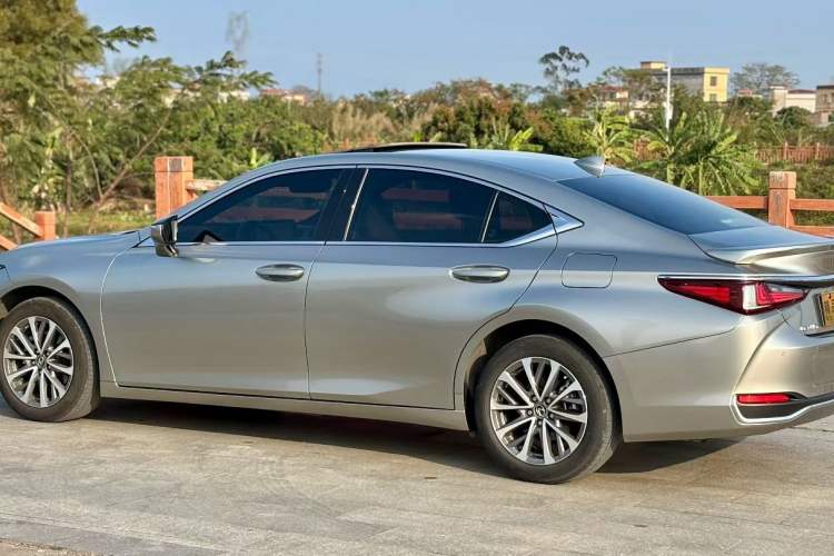 Used Lexus ES 2022 200 Excellence Edition
