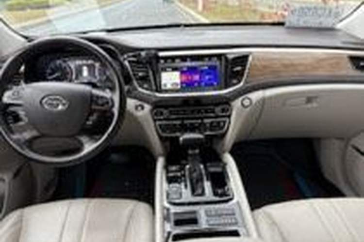 Used GAC Trumpchi GS8 2017 320T Two-Wheel Drive Luxury Smart Connectivity Version (7 Seats)
