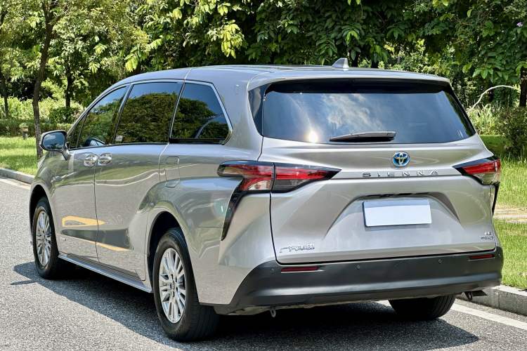 Used Toyota Sienna 2023 2.5L Hybrid Comfort Edition
