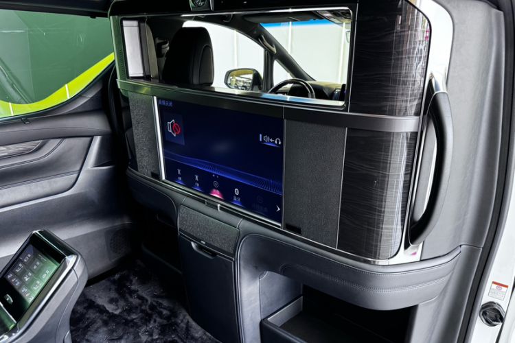 Used Lexus LM 2020 300h Four-Seat Grand Edition
