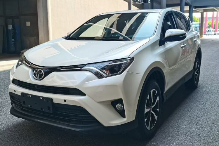 Used Toyota RAV4 2016 2.0L CVT Two-Wheel Drive Fashion Edition China V Standard
