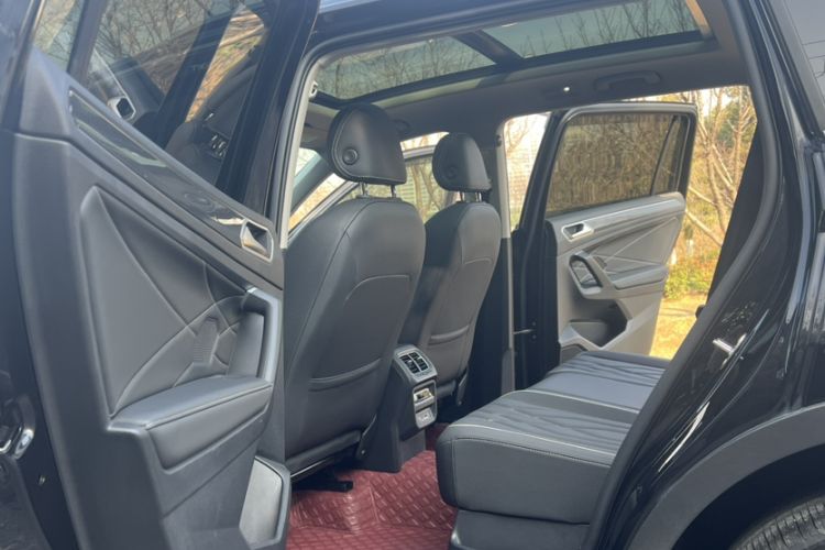 Used Volkswagen Tiguan L 2023 Restyled 330TSI Automatic Two-Wheel Drive R-Line Enhanced Comfort Version