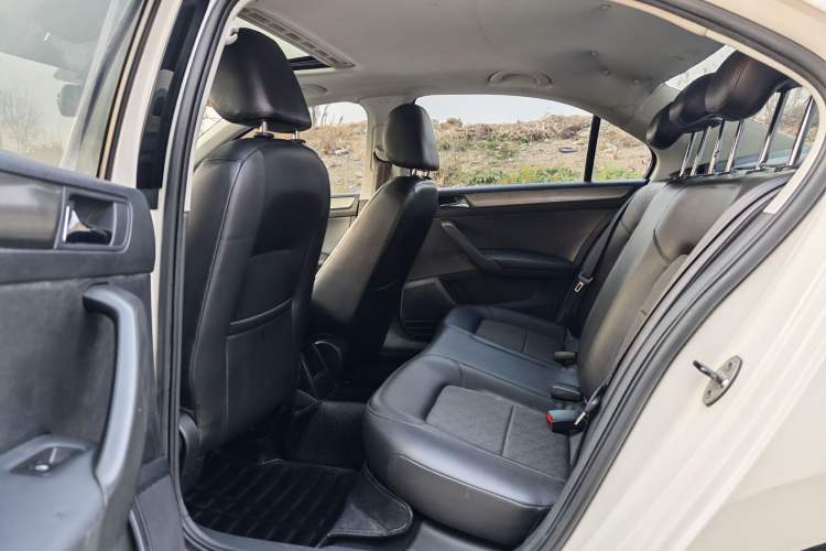 Used Volkswagen Santana 2013 1.6L Manual Comfort Edition