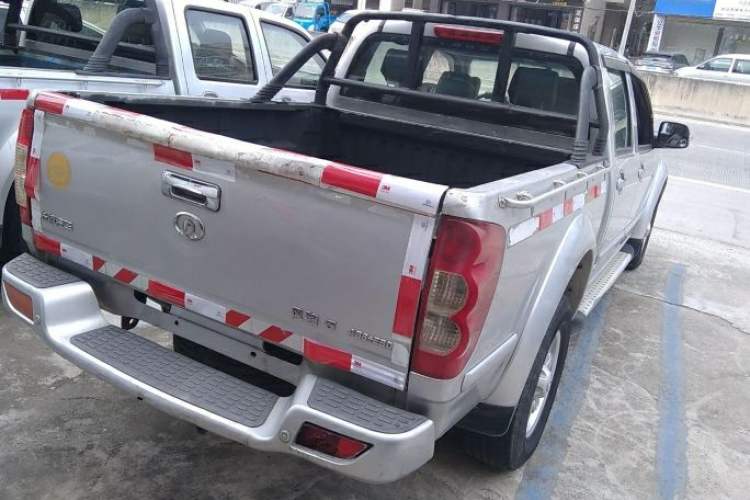 Used Great Wall Wingle 5 2013 2.0T European Version Two-Wheel Drive Elite Edition 6MT Big Double Cab GW4D20B
