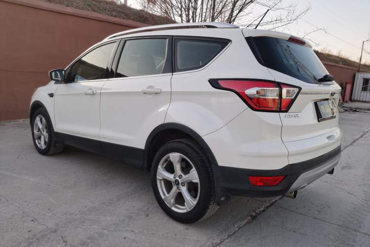 Used Ford Kuga 2018 EcoBoost 180 Two-Wheel-Drive Platinum Edition
