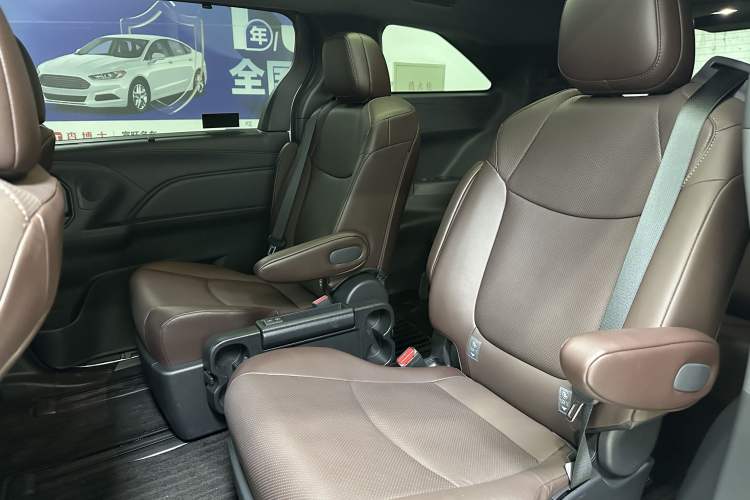 Used Toyota Granvia 2024 2.5L Hybrid Prestige PLUS Four-Wheel Drive Version