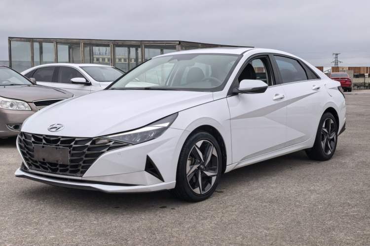 Used Hyundai Elantra 2021 1.5L CVT LUX Prestige Edition
