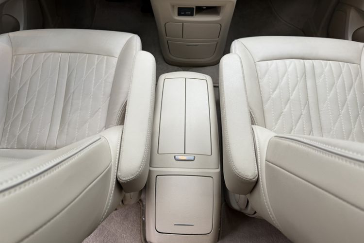 Used Buick GL8 2023 Facelifted Land Cruiser Executive Luxury Version
