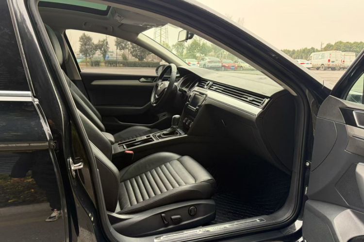 Used Volkswagen Magotan 2017 330TSI DSG Leading Model
