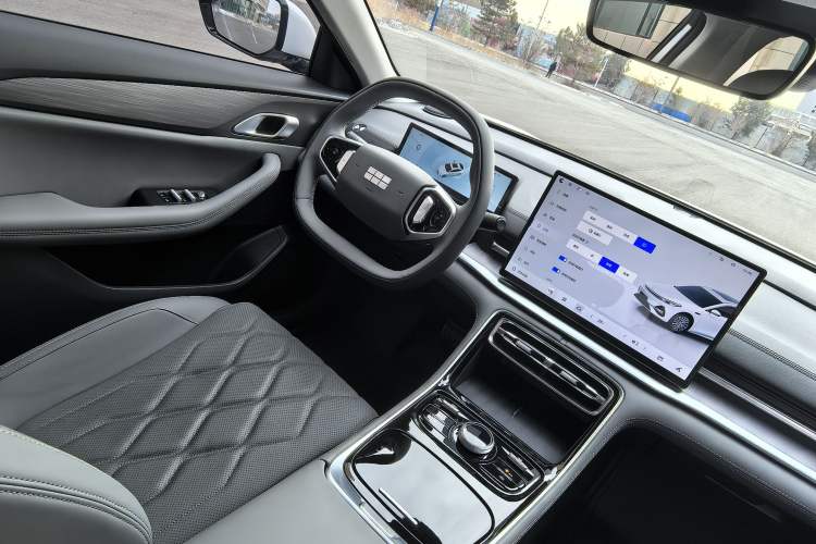 Used  Galaxy A7 2025 Model EM-i 70km Luxury Edition
