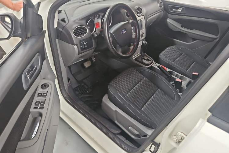 Used Ford Focus 2013 Hatchback Classic 1.8L Automatic Base Model
