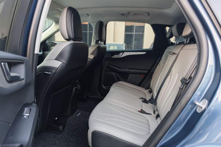 Used Ford Escape 2024 EcoBoost 245 Two-Wheel-Drive Titanium Edition
