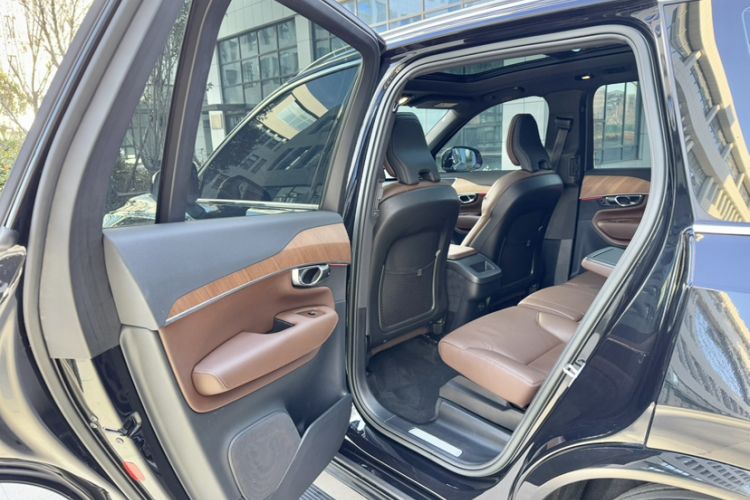 Used Volvo XC90 2023 B5 SmartDrive Luxury Edition 5 Seats
