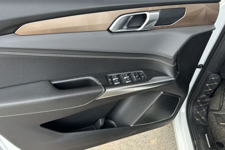 Used Lynk & Co 01 2020 2.0T Two-Wheel Drive Pure Pro Version China VI Standard
