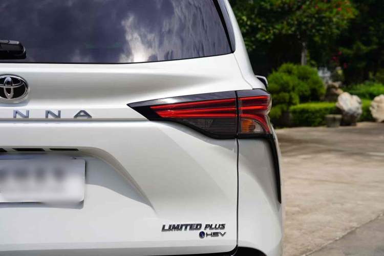 Used Toyota Sienna 2024 2.5L Hybrid Ultimate Edition
