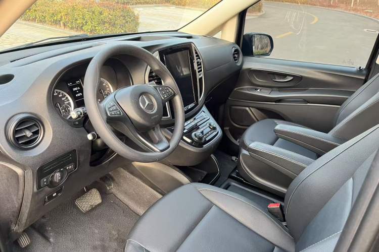 Used Mercedes-Benz Vito 2018 2.0T Elite Version 7 Seats China VI Emission Standard
