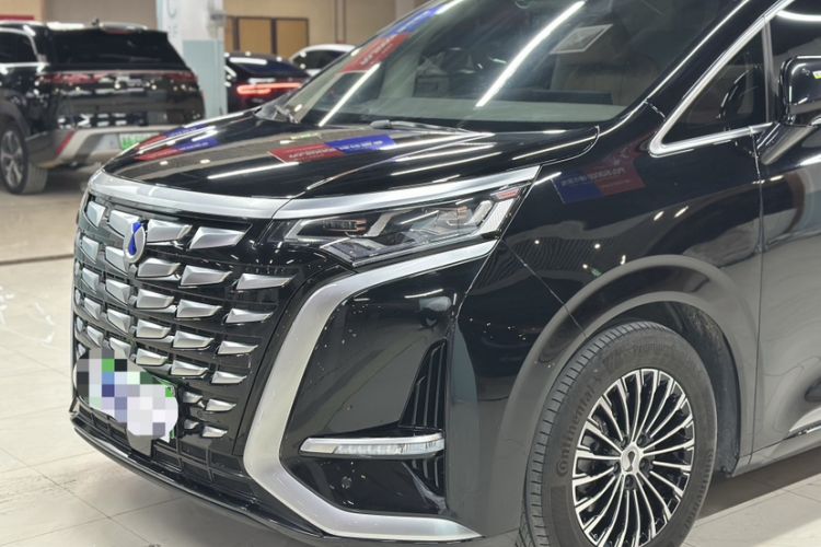 Used Denza D9 2022 DM-i 1040 Prestige Model
