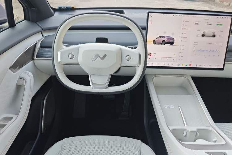 Used ONVO L60 2024 60 kWh Rear-Drive Version