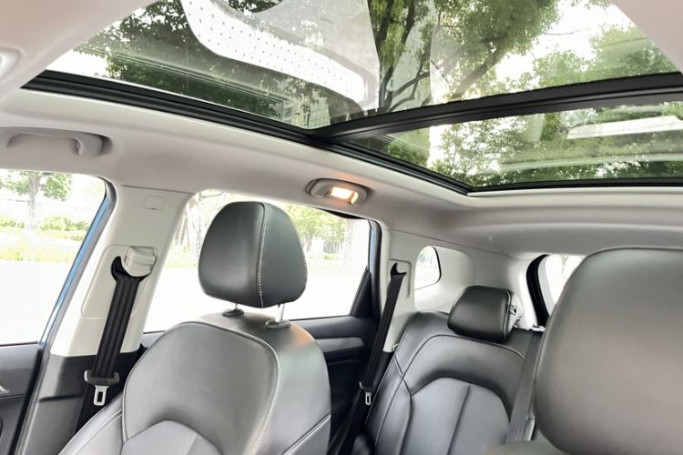 Used Roewe RX5 2018 20T Two-Wheel Drive Automatic Internet Smart Edition
