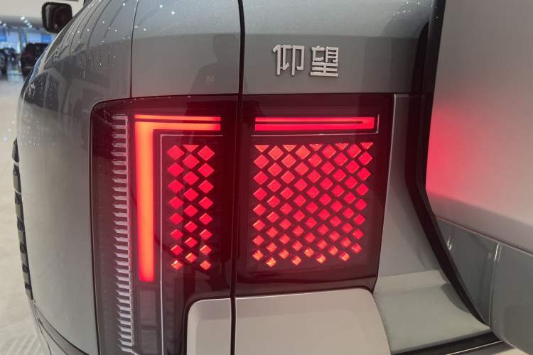 Used  U8 2023 Luxury Edition
