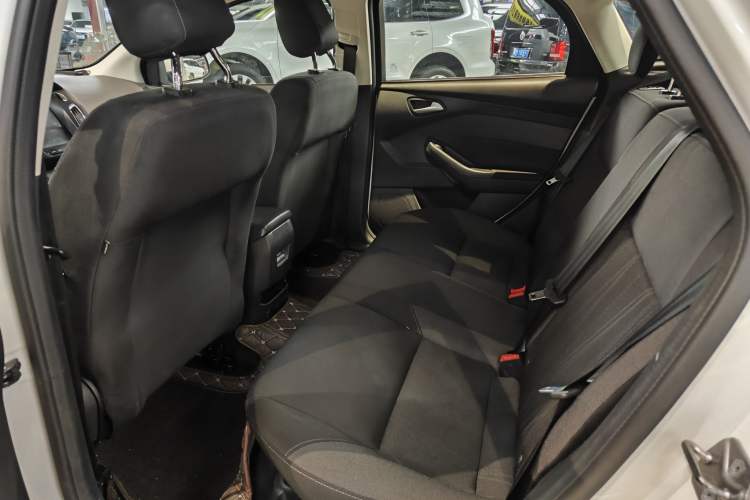 Used Ford Focus 2015 Hatchback 1.6L Manual Comfort Edition
