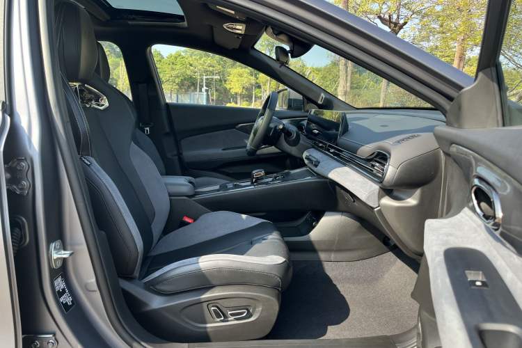 Used GAC Trumpchi EMPOW 2024 400T Automatic Yingbao R MAX Edition