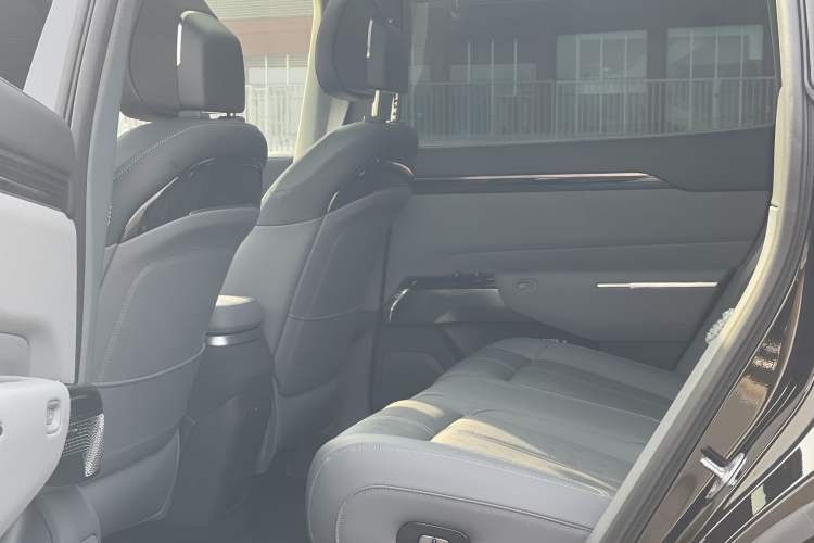 Used Zeekr 7X 2025 100 kWh Long-Range Rear-Wheel Drive with Intelligent Driving Features
