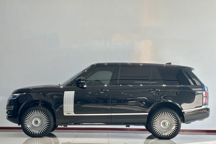 Used Land Rover Range Rover 2022 3.0 L6 400 PS Classic Extended Version
