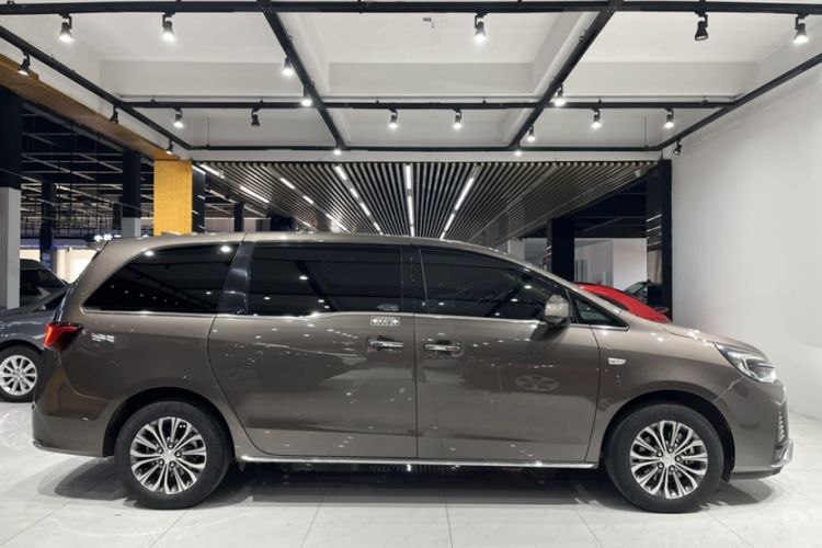 Used Buick GL8 2023 Facelifted Land Cruiser Executive Luxury Version
