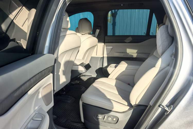 Used Nio ES8 2024 75 kWh Executive Edition
