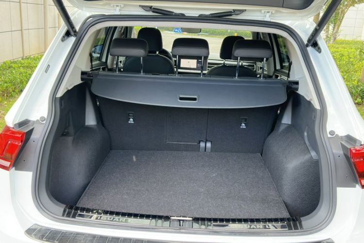 Used Volkswagen Tiguan L 2024 Outstanding Model 330TSI Automatic Two-Wheel Drive R-Line Dragon Glory Edition
