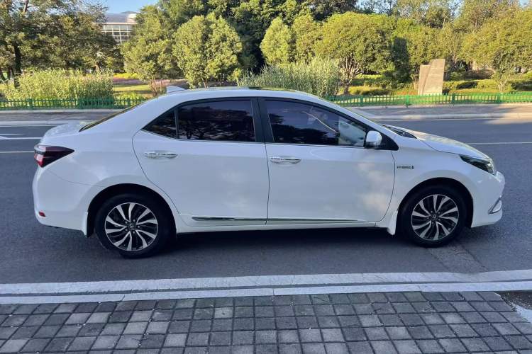 Used Toyota Corolla 2016 Dual-Engine 1.8L E-CVT Elite Edition
