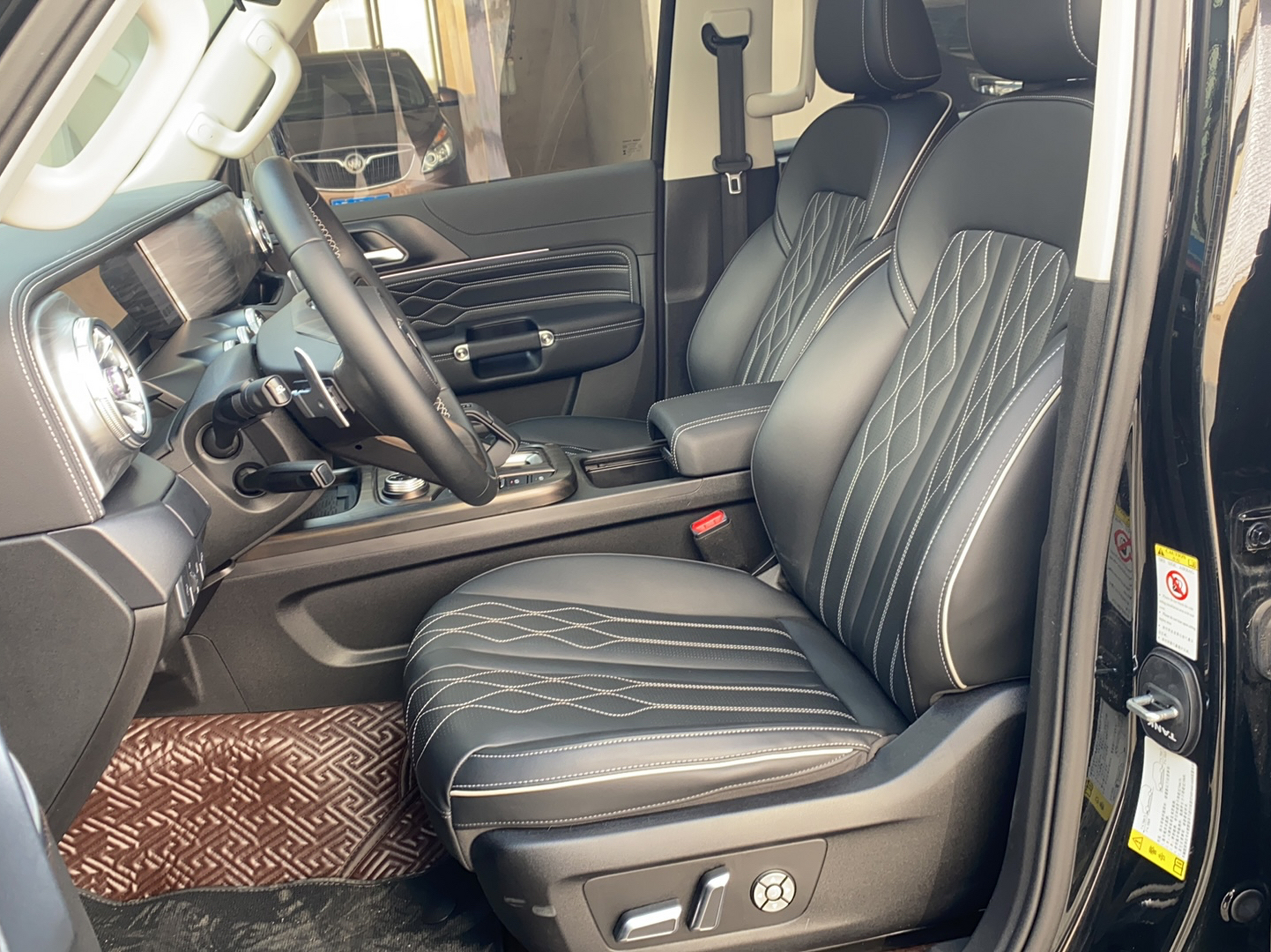 Переднее сиденье в автомобиле