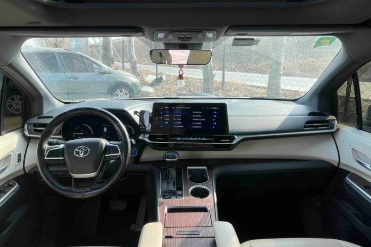 Used Toyota Granvia 2023 2.5L Hybrid Prestige PLUS Edition