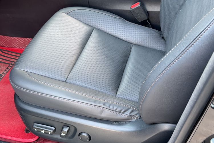 Used Toyota Highlander 2018 2.0T Two-Wheel Drive Prestige Version 7 Seats China V Emission Standard
