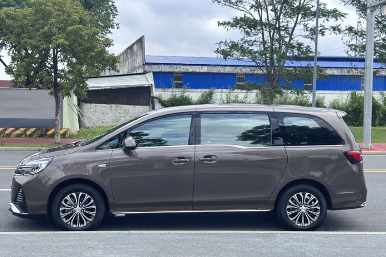 Used Buick GL8 2023 Land Executive Class Comfort Model