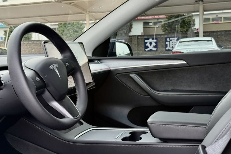 Used Tesla Model Y 2024 Rear-Wheel-Drive Version
